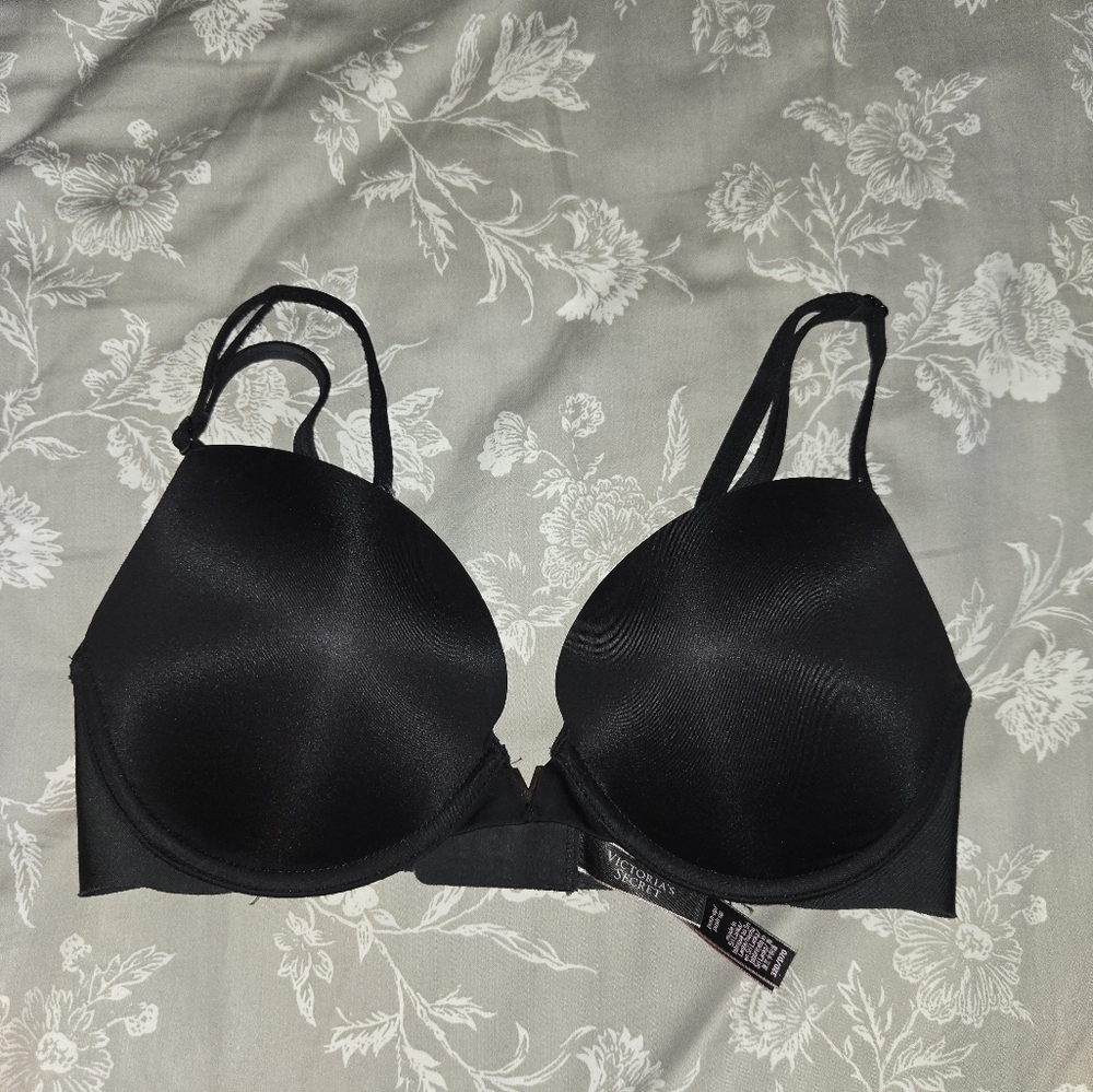 Victoria's Secret V Emblem Push Up Bra